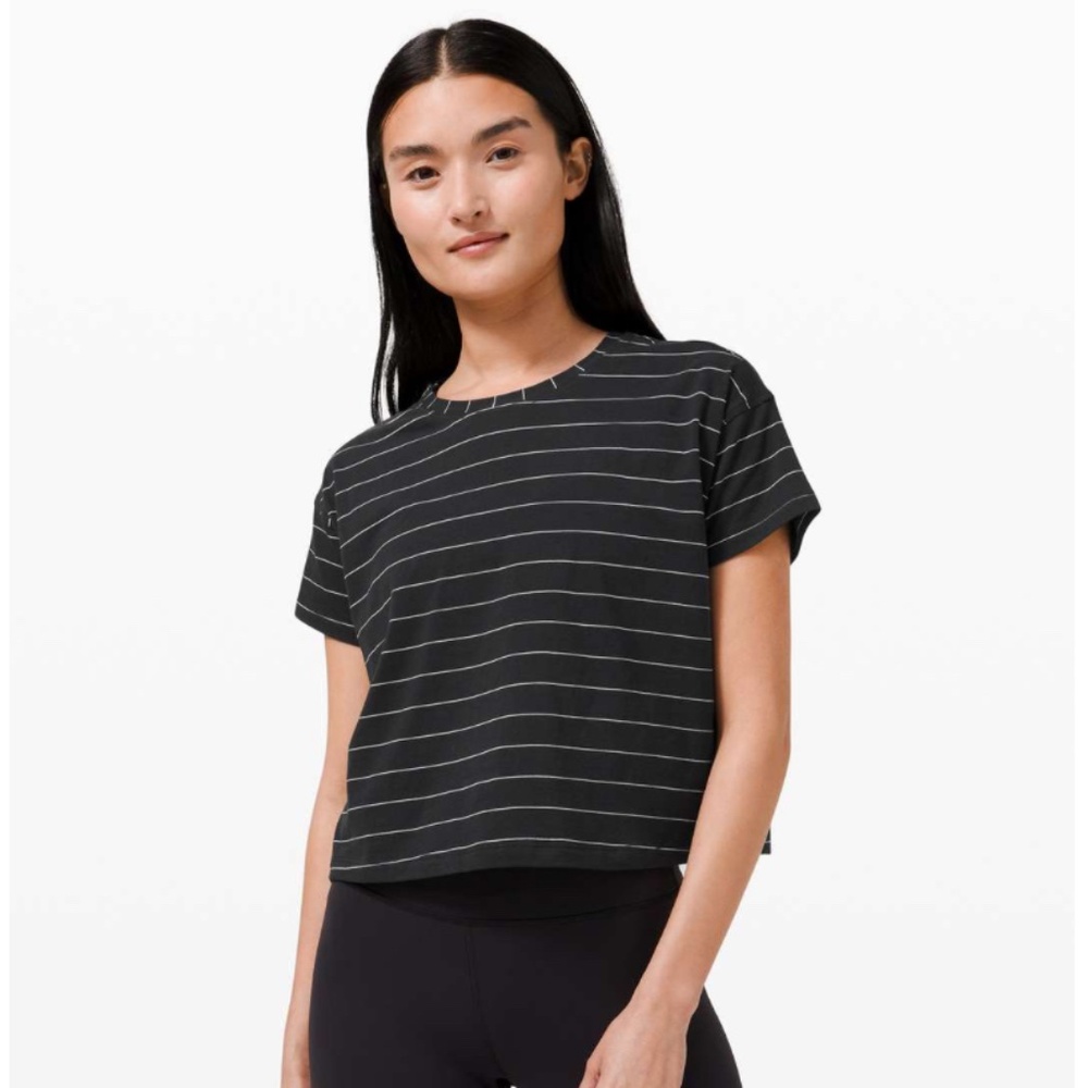 Lululemon Cates Tee Short Serve Stripe Black White